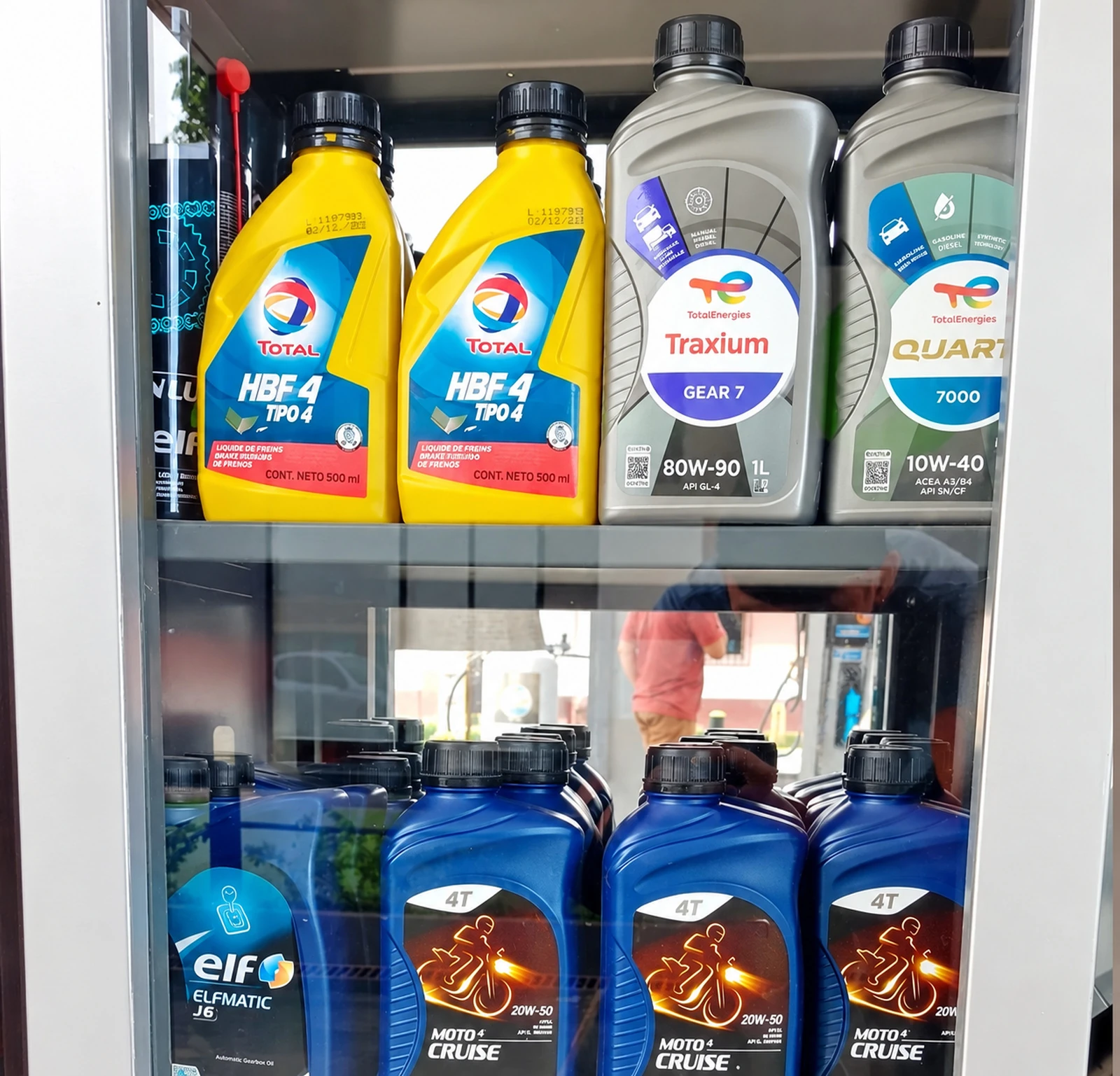 Exhibición de lubricantes Total